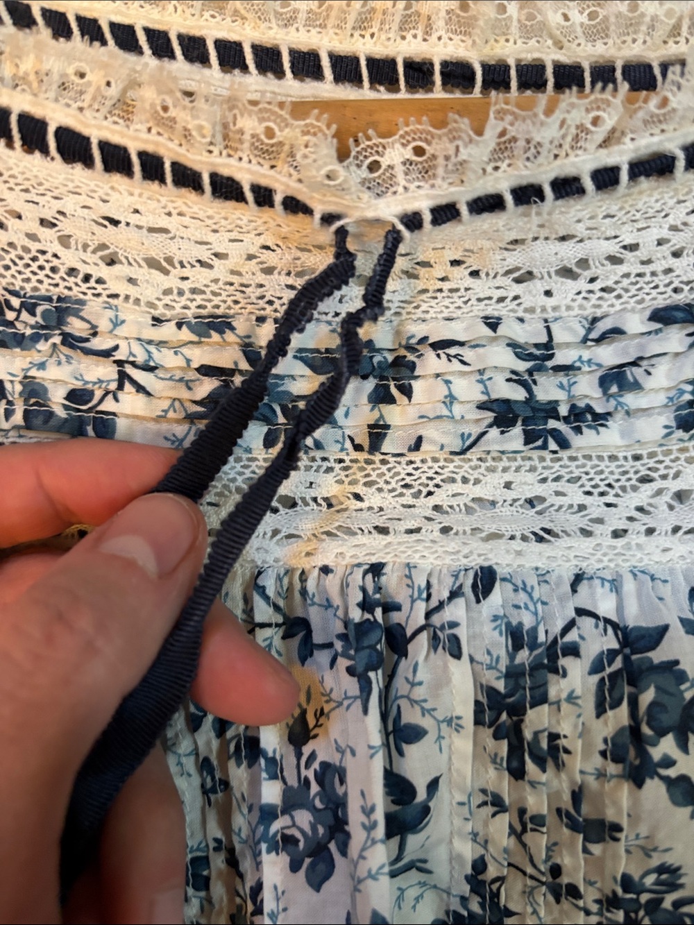 Doen Cadeau White Floral Cotton Dress with Blue Print - Picture 6 of 17